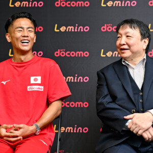 一夜明け会見のWBO世界バンタム級王者の武居由樹と大橋秀行会長（写真・山口裕朗）
