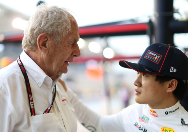 レッドブルの重鎮ヘルムート・マルコ氏（左）が角田裕毅に苦言（写真・Getty Images / Red Bull Content Pool)