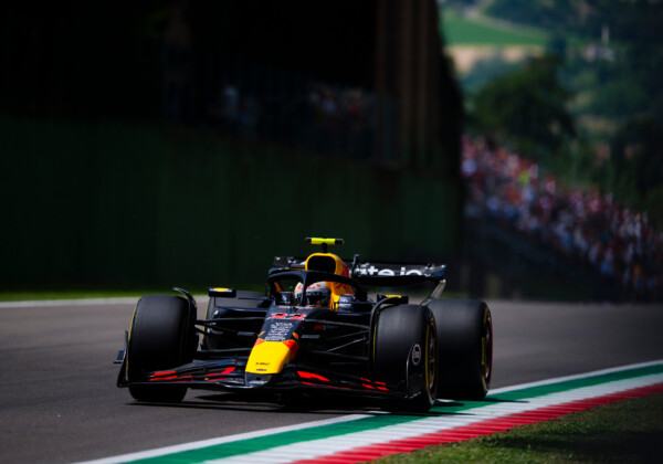 レッドブルの角田裕毅が予選Q1で大クラッシュを起こしタイムなしで敗退（写真・Getty Images / Red Bull Content Pool)