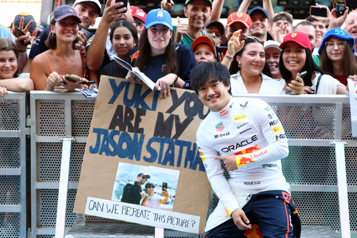スペインGP直前のファンイベントでのレッドブル角田裕毅。スペインでも大人気だ(写真・Getty Images / Red Bull Content Pool)