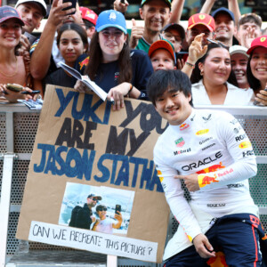 スペインGP直前のファンイベントでのレッドブル角田裕毅。スペインでも大人気だ（写真・Getty Images / Red Bull Content Pool)