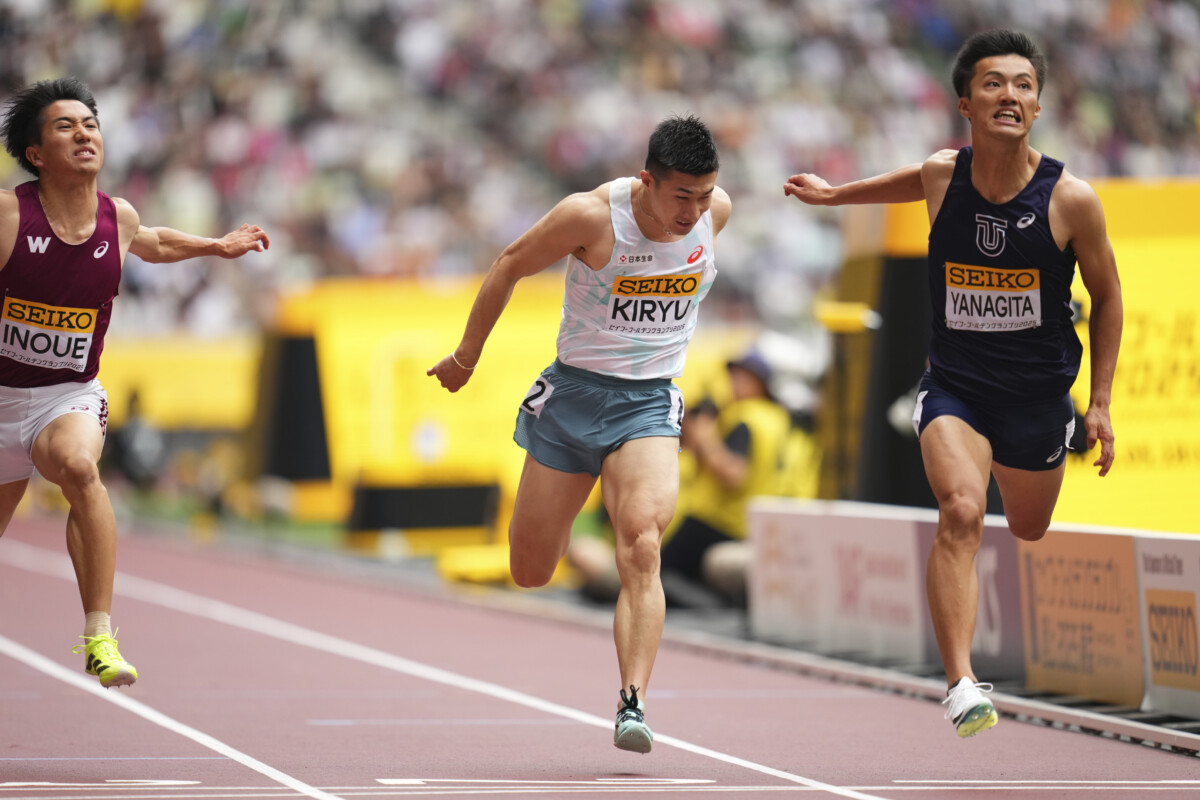 セイコーゴールデンGPの100mを制したのは栁田大輝(東洋大、右端)。世界陸上金メダリストのコールマンや桐生祥秀(右から2人前)らを振り切った(写真・アフロスポーツ)