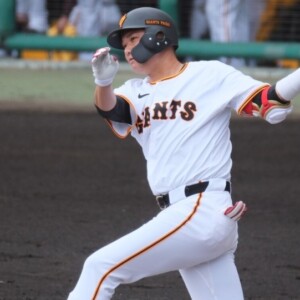 1軍に緊急昇格した坂本勇人が決勝のタイムリー二塁打（資料写真・黒田史夫）