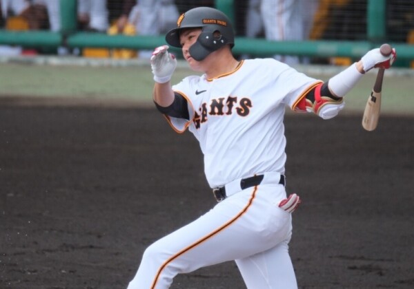 1軍に緊急昇格した坂本勇人が決勝のタイムリー二塁打（資料写真・黒田史夫）