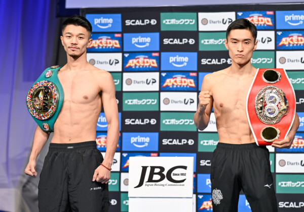 注目の統一戦！WBC王者の中谷潤人（左）とIBF王者の西田凌佑が共に計量をクリアした（写真・山口裕朗）