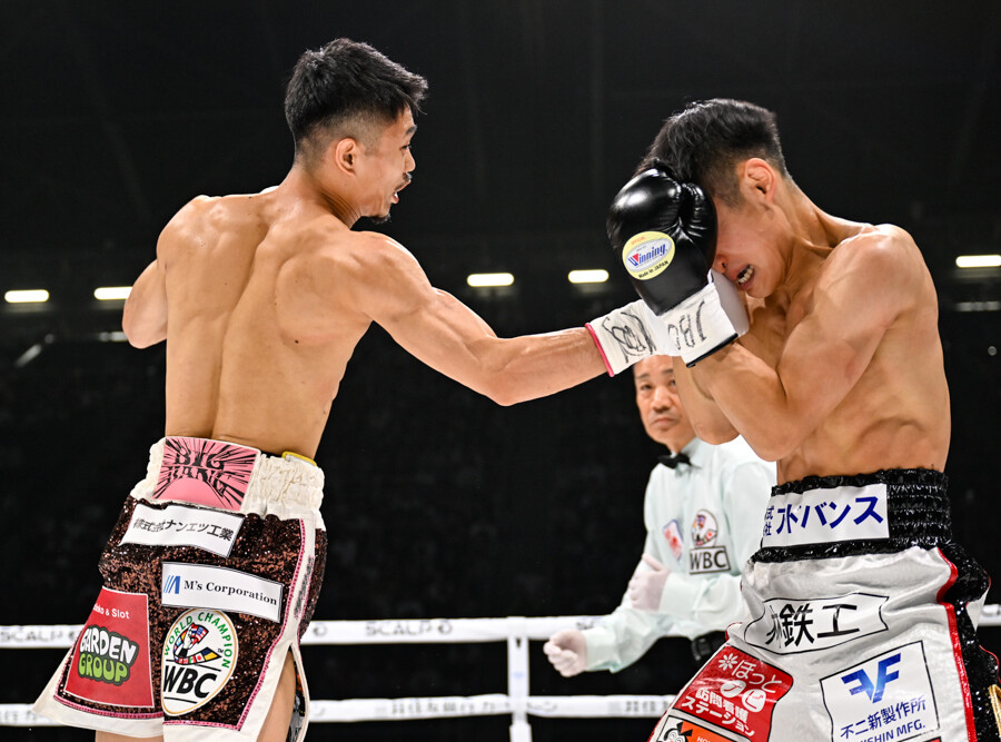 中谷が1ラウンドから猛ラッシュを仕掛けた（写真・山口裕朗）