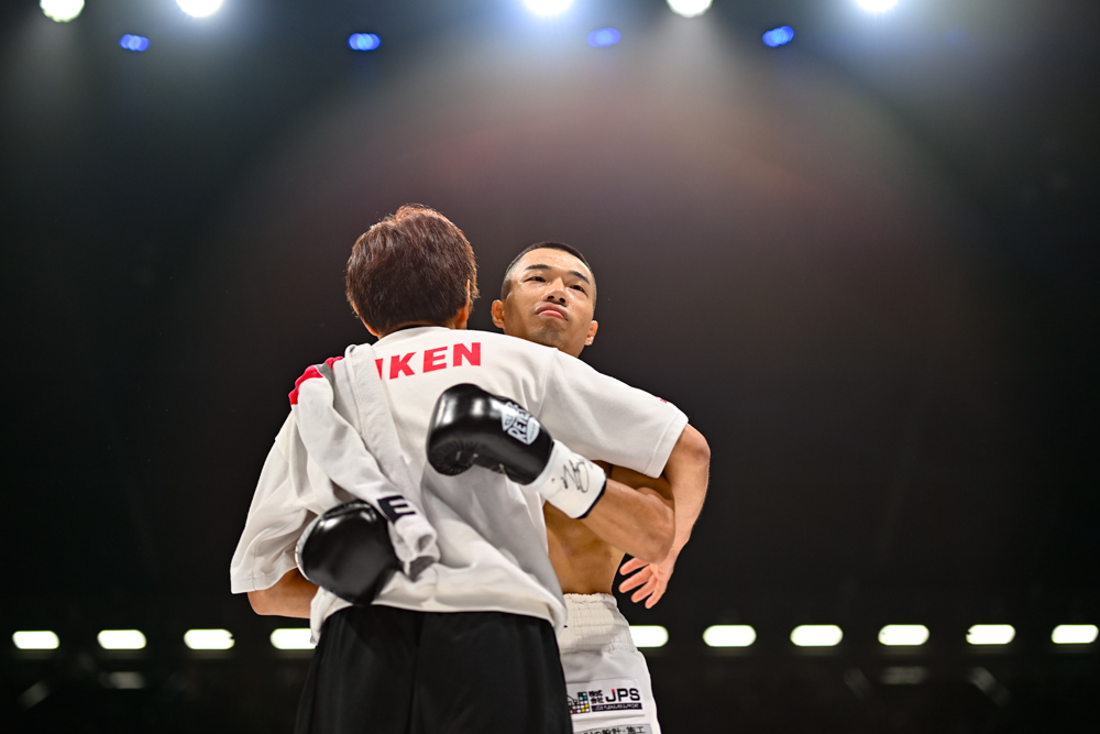 増田陸が世界ランカーを1ラウンドの“ワンパン”で沈める(写真・山口裕朗)