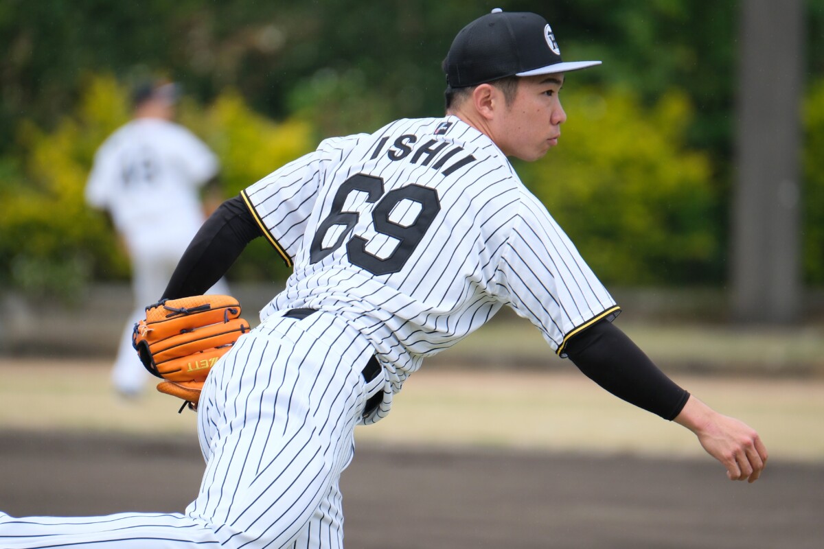 阪神の石井大智が頭部に投手ライナーを受けて病院へ緊急搬送された(資料写真・黒田史夫)