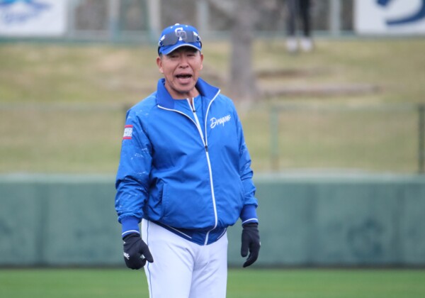 中日の井上監督が仕掛けた本盗の奇襲も不発（資料写真・黒田史夫）