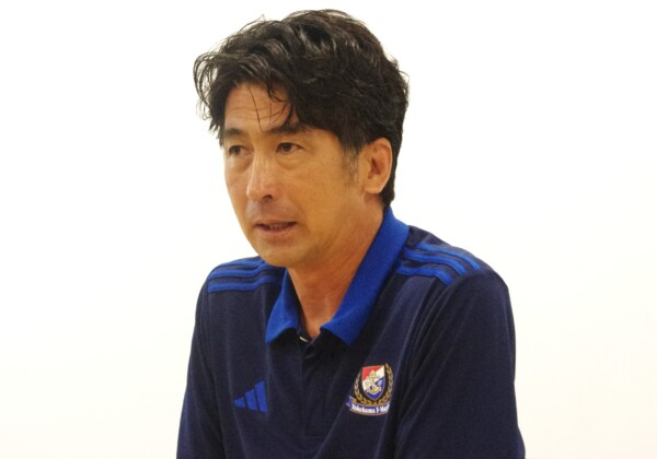 迷走劇の背景を説明する横浜F・マリノスの西野努スポーティングダイレクター