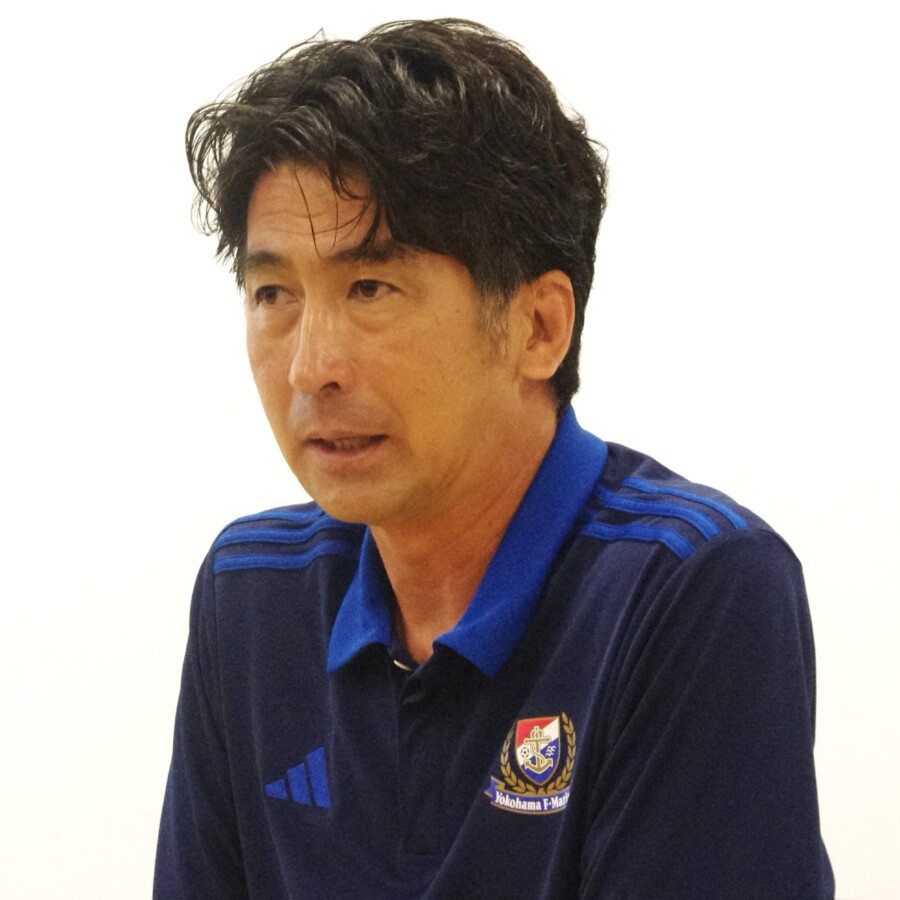 迷走劇の背景を説明する横浜F・マリノスの西野努スポーティングダイレクター