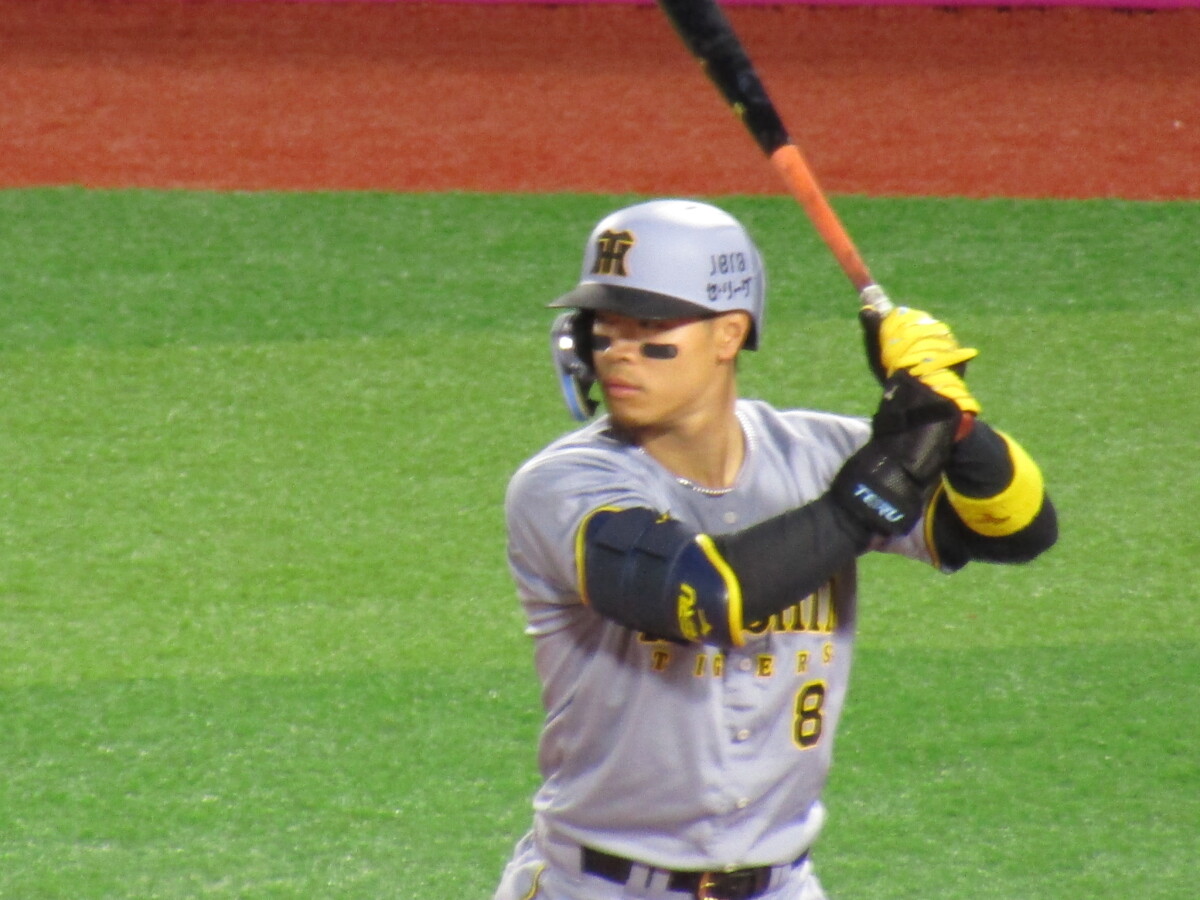 阪神の佐藤輝明が通算100号となる16号