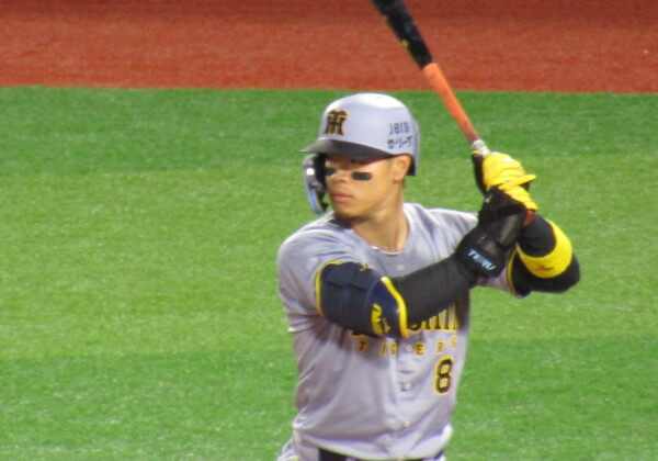 阪神の佐藤輝明が通算100号となる16号