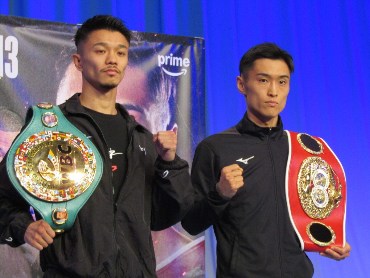公式会見に出席したWBC王者の中谷潤人(左)とIBF王者の西田凌佑(右)