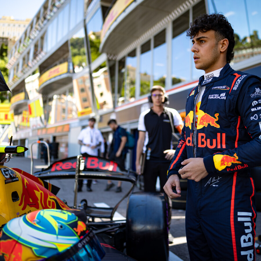 レッドブルが17歳のアービッド・リンドブラッドの英国GPフリー走行抜擢を決め角田裕毅の立場がいよいよ危うくなってきた（写真・Getty Images / Red Bull Content Pool)