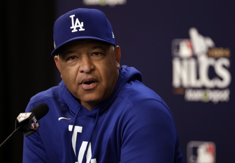 ロバーツ監督が激高退場(写真・AP/アフロ)