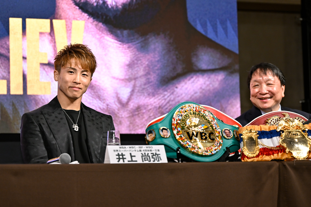 井上尚弥と大橋会長がフェザー級転向が先送りになった理由を明かす(写真・山口裕朗)