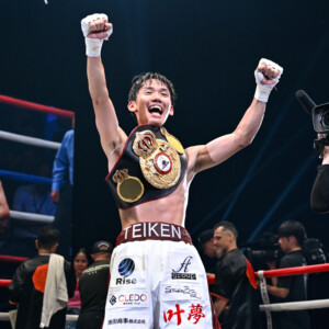 高見が衝撃の10回ＴＫＯで世界王座を奪取（写真・山口裕朗）