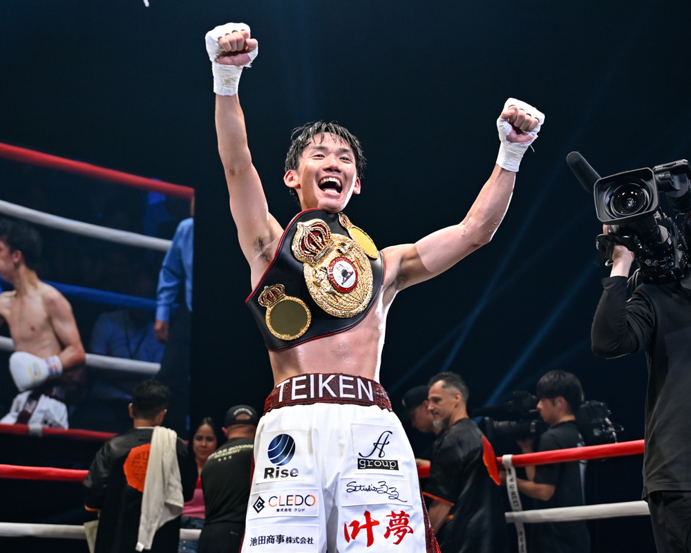 高見が衝撃の10回ＴＫＯで世界王座を奪取（写真・山口裕朗）