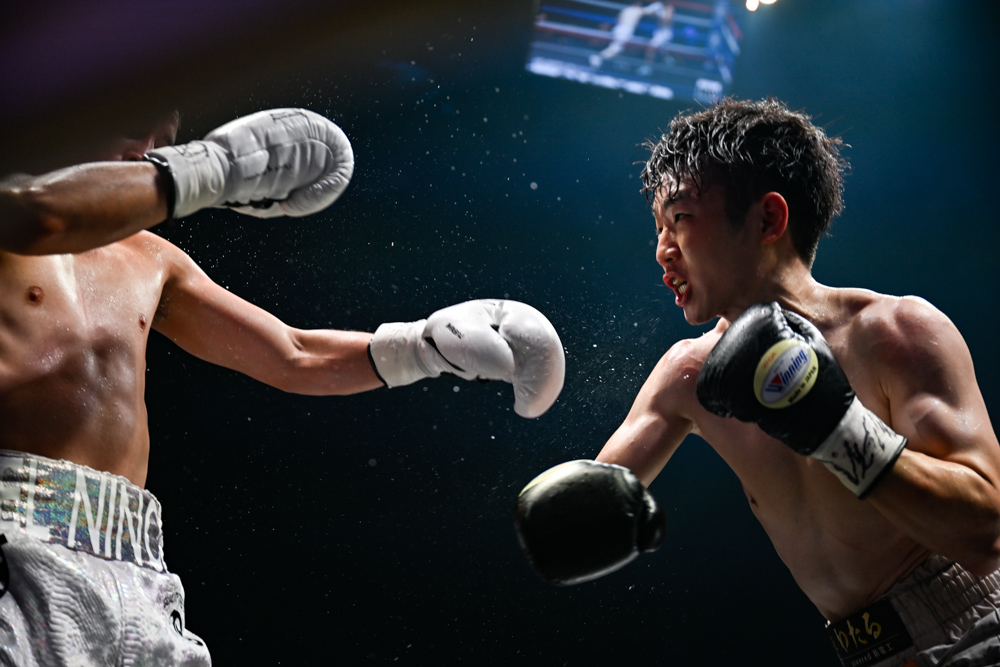 拳四朗は5回にダウンを奪うも1－2判定負け（写真・山口裕朗）