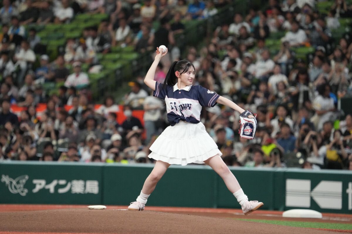 人気アイドルグループ「超ときめき♡宣伝部」のメンバー、菅田愛貴さんがベルーナドームでの西武対ソフトバンク戦の始球式に登場(写真提供・西武ライオンズ)