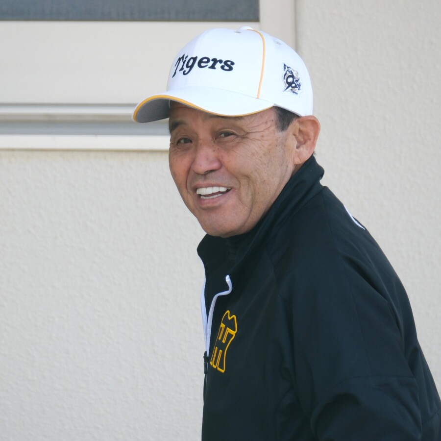 阪神前監督の岡田顧問がTV解説で指摘した巨人阿部監督の犯したミスとは？（資料写真・黒田史夫）