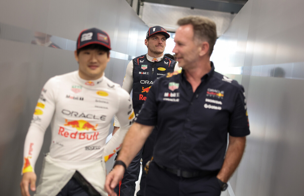 レッドブルのホーナー代表(右)が電撃解任された。この人事が角田裕毅に及ぼす影響は?(写真・Getty Images / Red Bull Content Pool)