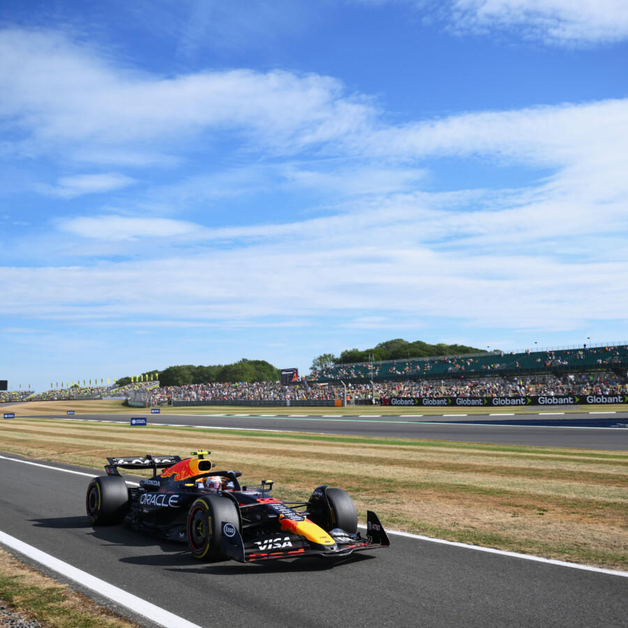 レッドブル角田裕毅は英国GPでのFP2で15番手に終わりFP1に登場した17歳のアービッド・リンドブラッドに遅れを取った（写真・Getty Images / Red Bull Content Pool)