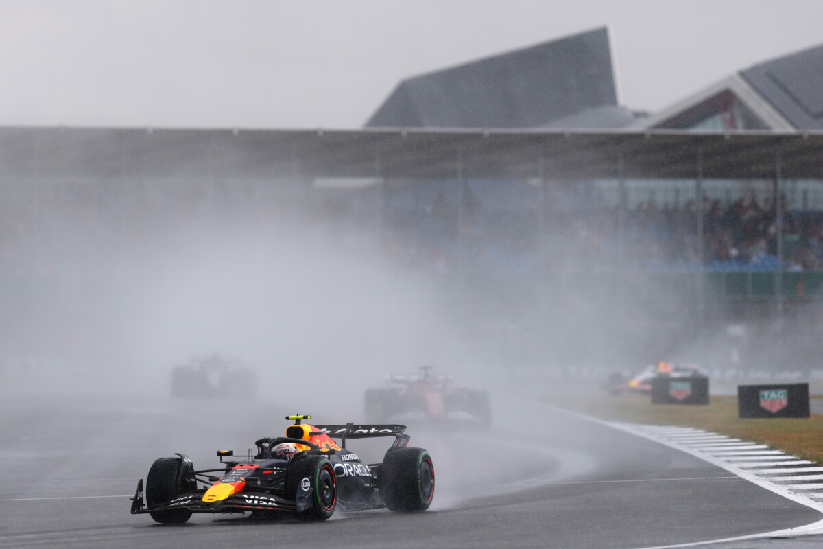 雨の英国GP決勝でレッドブルの角田裕毅は2戦連続で最下位に沈む(写真・Getty Images / Red Bull Content Pool)