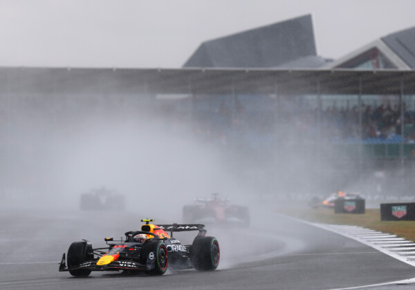 雨の英国GP決勝でレッドブルの角田裕毅は2戦連続で最下位に沈む（写真・Getty Images / Red Bull Content Pool)