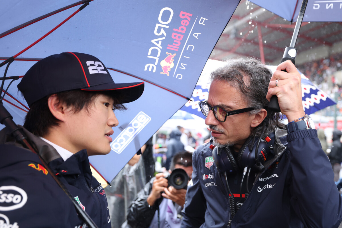 7番手でスタートした角田裕毅だがピットインの指示遅れのミスで13位でフィニッシュ。メキース代表(右)はレース後に角田に謝罪した(写真・Getty Images / Red Bull Content Pool)