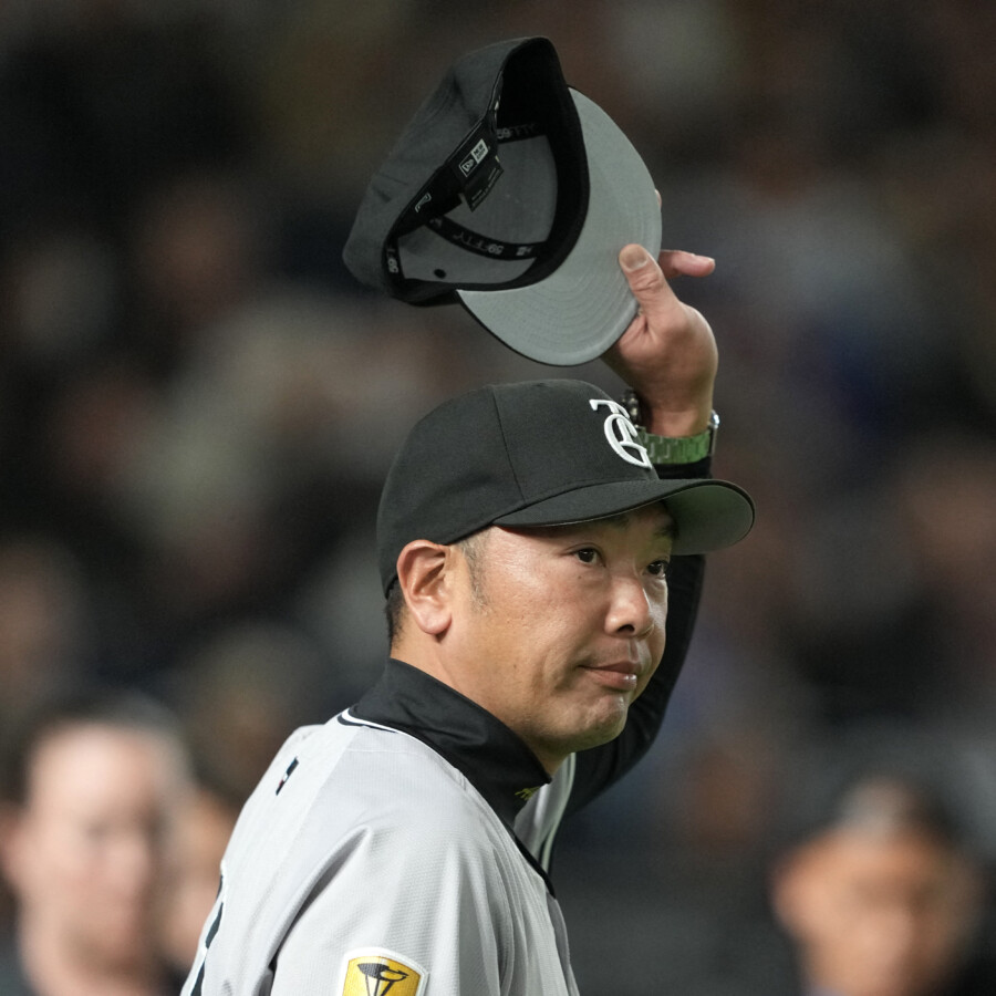 巨人の阿部監督が見逃しの三球三振＆バント失敗の泉口を3回で“懲罰交代”（資料写真：Imagn/ロイター/アフロ）