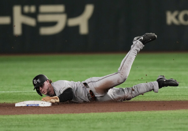 巨人のキャベッジが痛恨の“暴走”で同点機を逃す（3月の資料写真・AP/アフロ）・