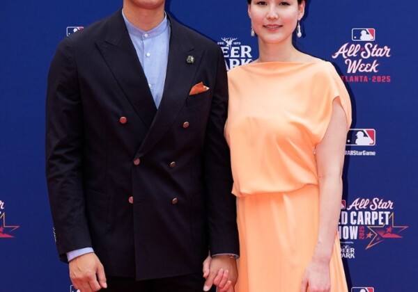 米球宴でのレッドカーペットに登場した大谷翔平と真美子夫人（ＭＬＢ公式Xより）