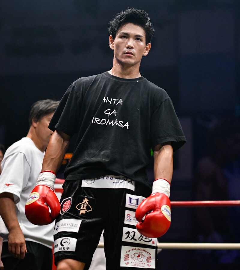 2日の日本ライト級挑戦者決定戦でTKO負け後に担架で運ばれ緊急開頭手術を受けていた浦川大将さんが死去（写真・山口裕朗）