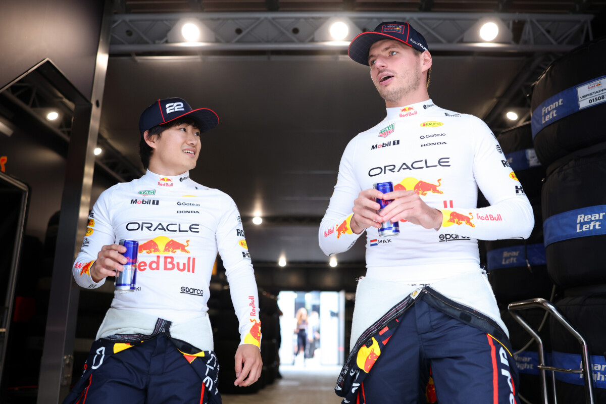 レッドブル角田裕毅がハンガリーGPフリー走行2回目でフェルスタッペン（右）を上回る9番手につける（写真・Getty Images / Red Bull Content Pool)