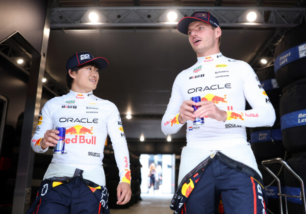 レッドブル角田裕毅がハンガリーGPフリー走行2回目でフェルスタッペン（右）を上回る9番手につける（写真・Getty Images / Red Bull Content Pool)