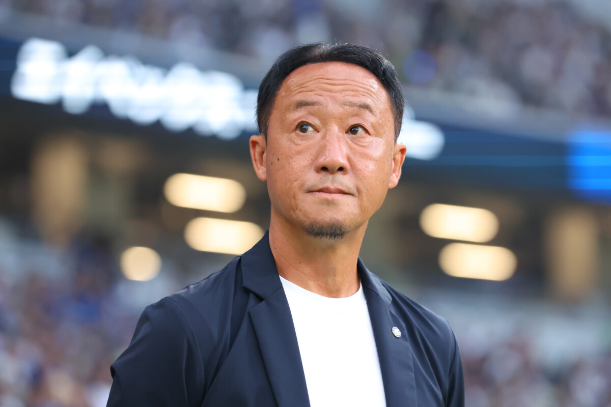 黒田監督が率いる町田が8連勝で暫定首位に浮上(写真：YUTAKA/アフロスポーツ）