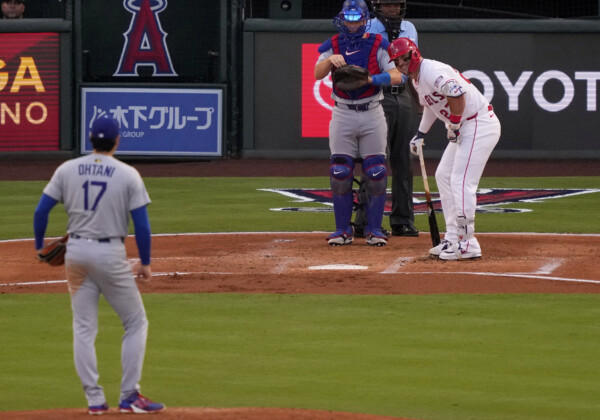 大谷翔平が初めて元同僚のマイク・トラウトと対戦した（写真・ＡＰ/アフロ）
