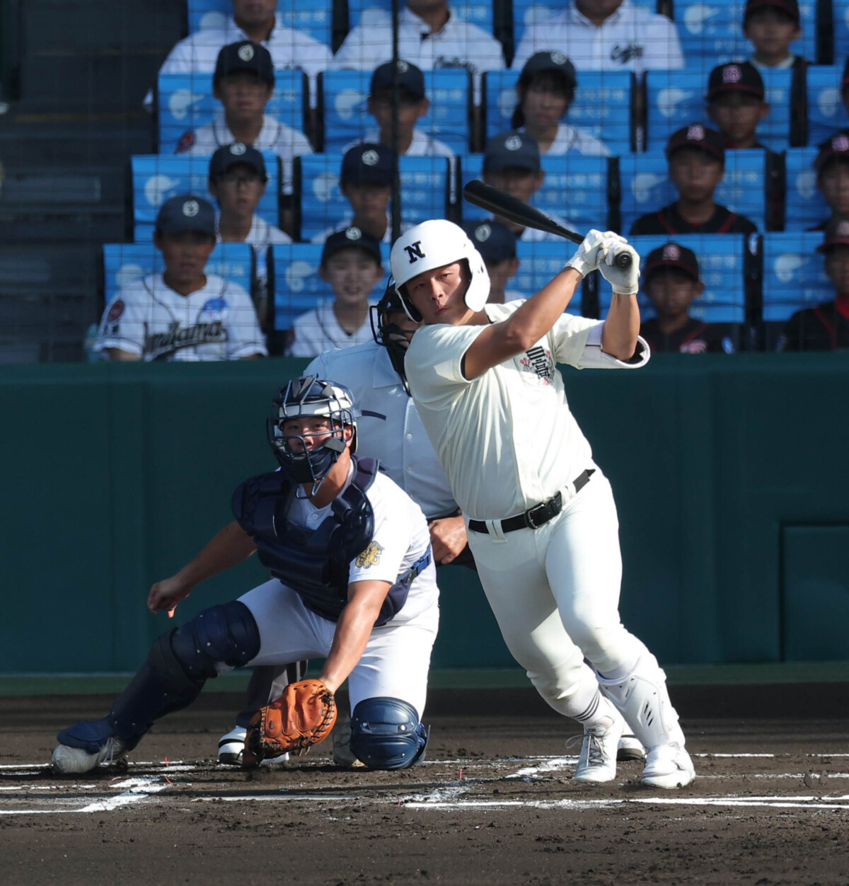 日大三の“2年生4番”田中諒が先制打。今大会で2本塁打＆打率は.444の怪物ぶり（写真・スポーツ報知/アフロ）