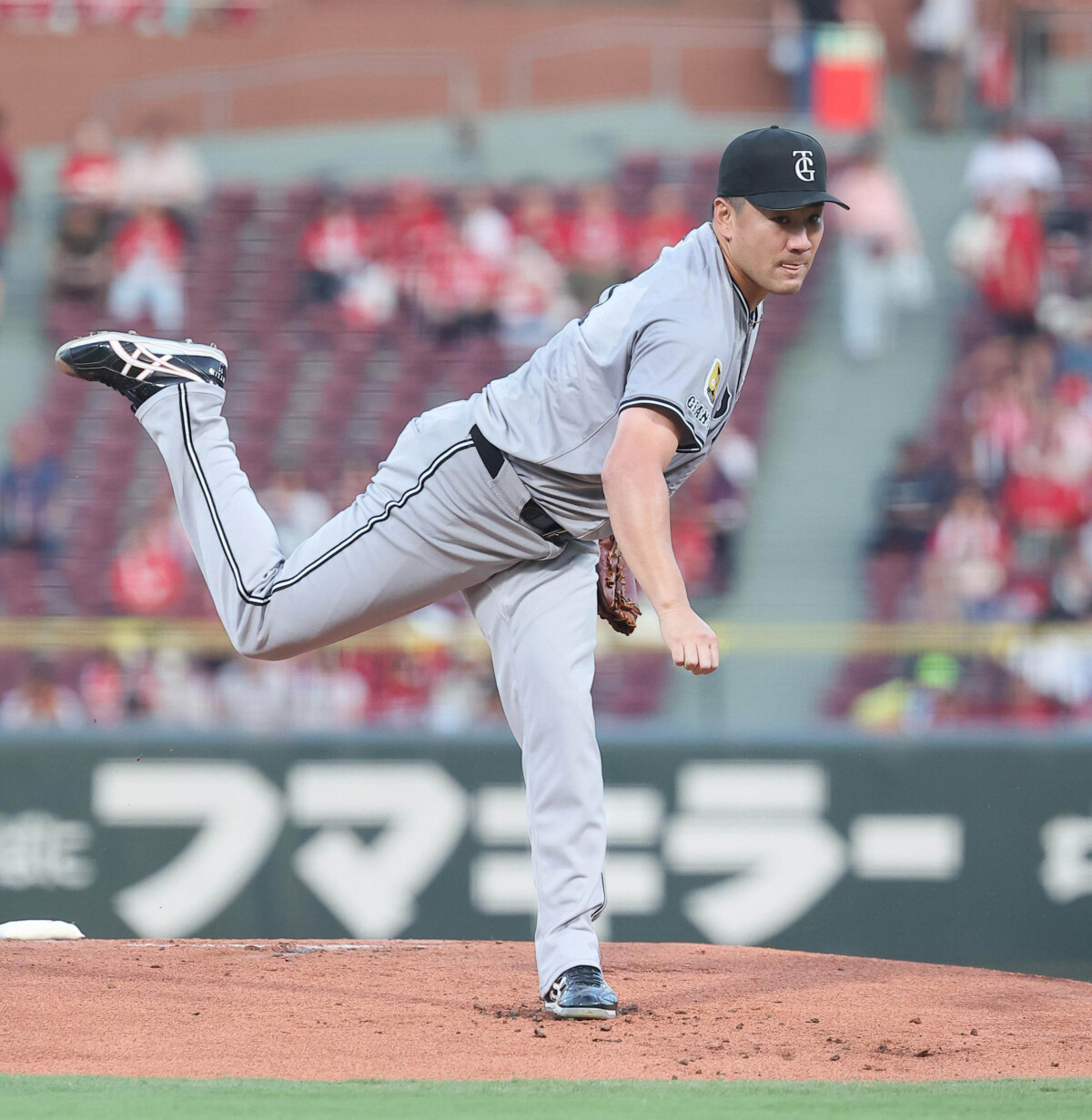 田中将大が広島戦で2回5失点KOされ日米通算200勝利はお預け(写真・スポーツ報知/アフロ)