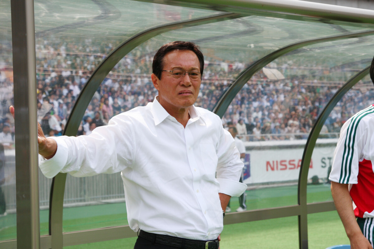 監督も務めたことのある偉大なるストライかー釜本邦茂さんが逝去(写真・アフロスポーツ)