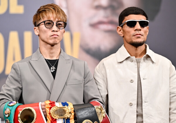 井上尚弥とアフマダリエフが公式会見でツーショット（写真・山口裕朗）