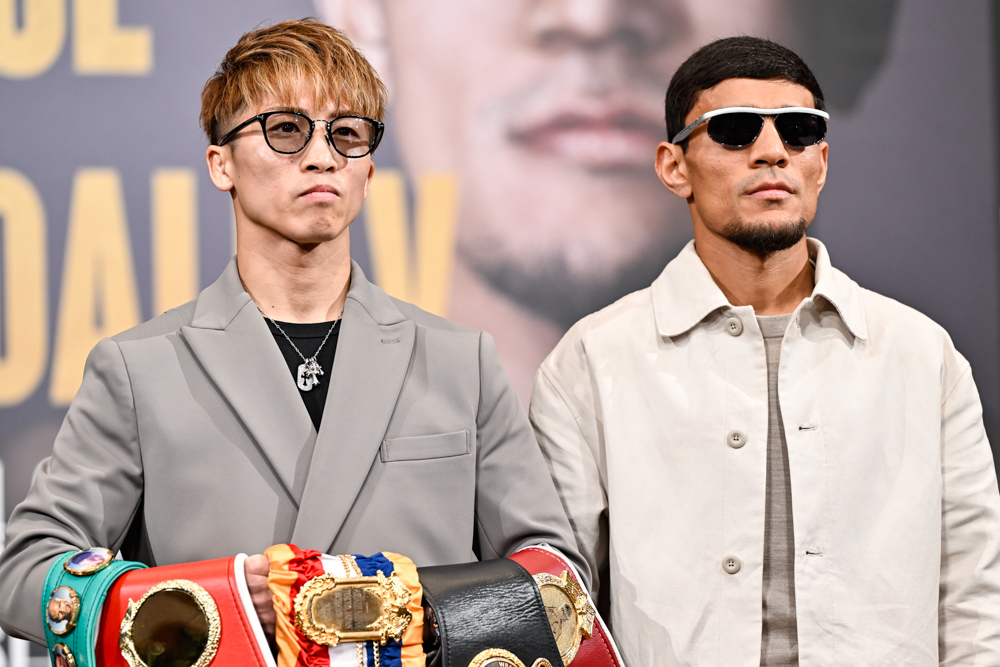 井上尚弥とアフマダリエフが公式会見でツーショット（写真・山口裕朗）