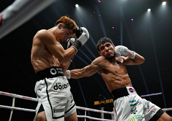 井上尚弥はアフマダリエフの攻撃を完璧に封じた（写真・山口裕朗）