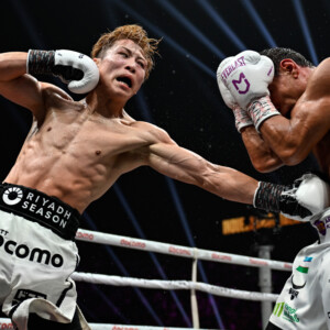 井上尚弥がボディブローでアフマダリエフをえぐる（写真・山口裕朗）