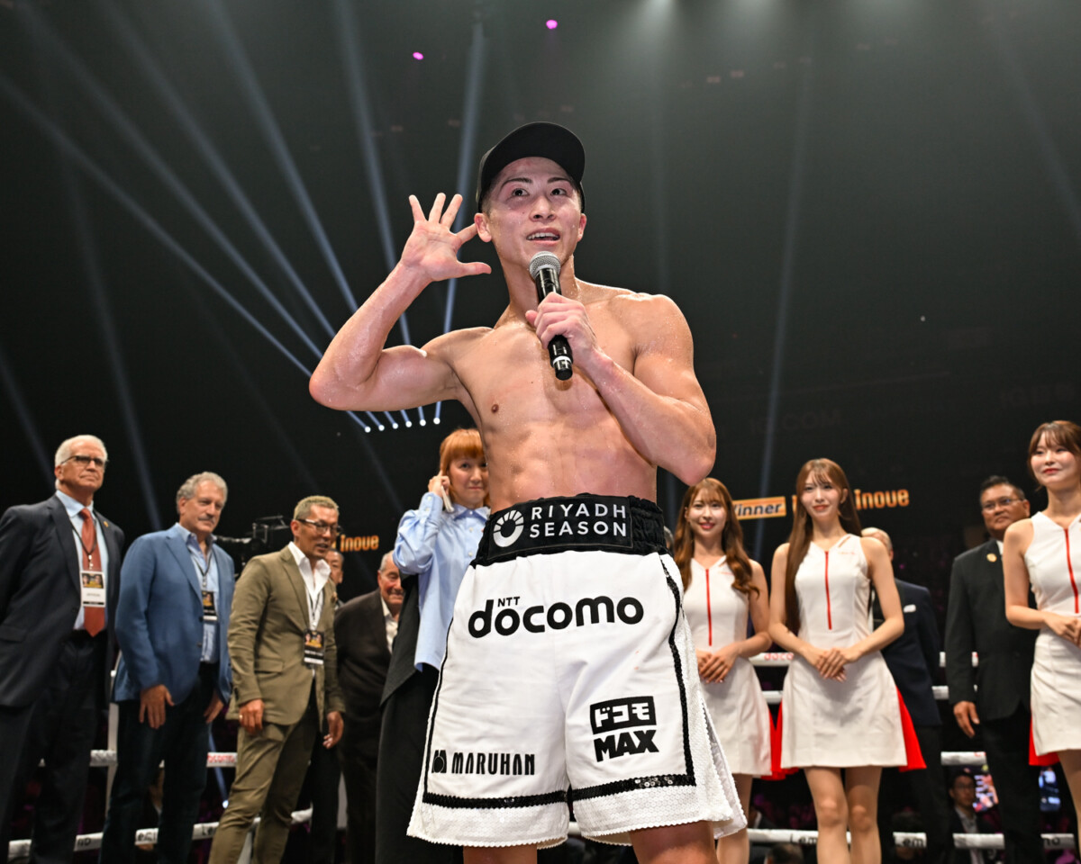 井上尚弥がリング上からファンん「誰が衰えているって？」と問いかける（写真・山口裕朗）