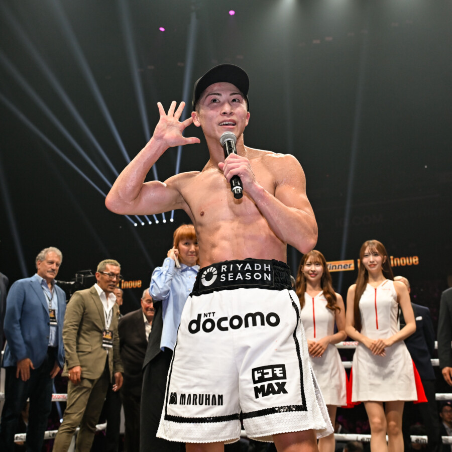 井上尚弥がリング上からファンん「誰が衰えているって？」と問いかける（写真・山口裕朗）
