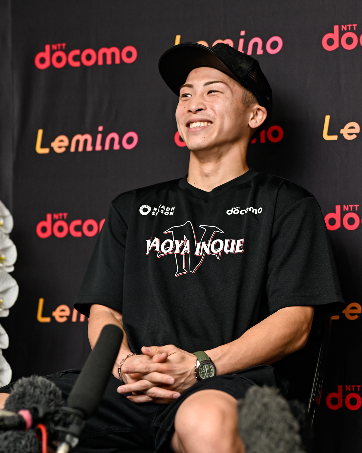 一夜明け会見の井上尚弥。フルラウンド戦ったとは思えない（写真・山口裕朗）