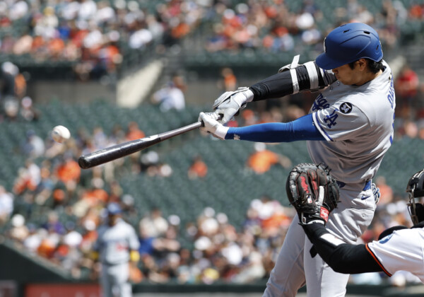 大谷翔平が菅野から2打席連続本塁打を放つ（写真・ＡＰ/アフロ）